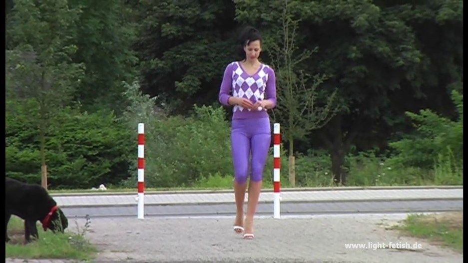 Latex capri viol whit extreme highheelmules walk closeups barefeet